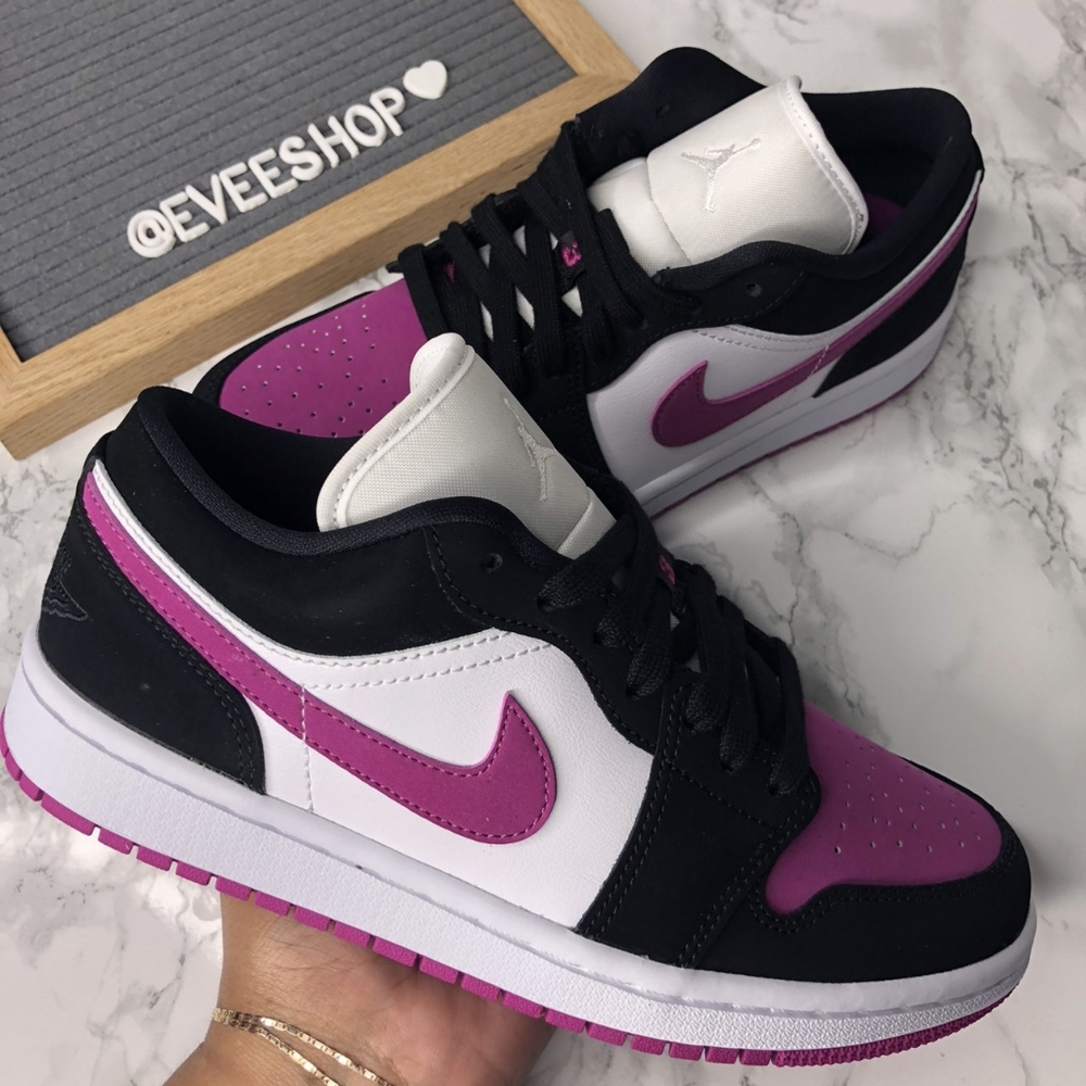 Jordan 1 Retro Low - Picture 1 of 4